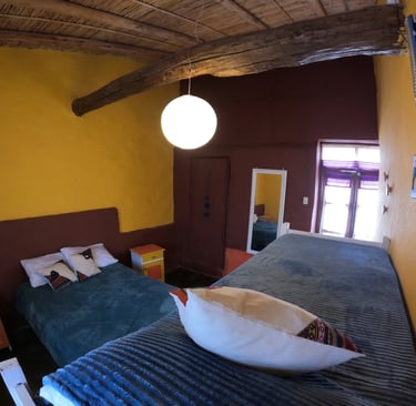 habitación doble con baño privado, ideal para parejas incluye toallas, ropa de cama