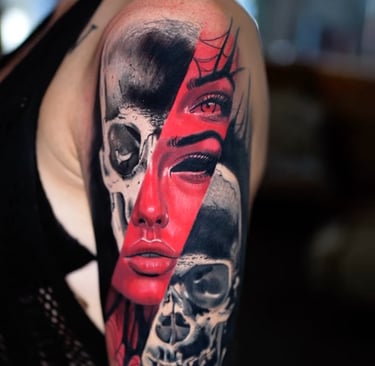 Tatuaje artístico de rostro con calaveras y colores realistas – Estudio de tatuajes Dasa Ink
