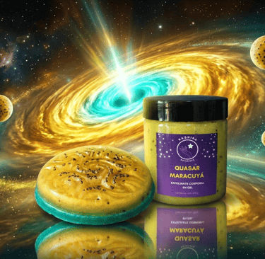 Set de jabón y gel exfoliante corporal Quasar Maracuyá sobre un fondo de galaxia cósmica.