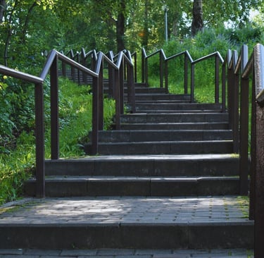 Timeline illustrant la construction progressive de sources médias sur 3-5 ans