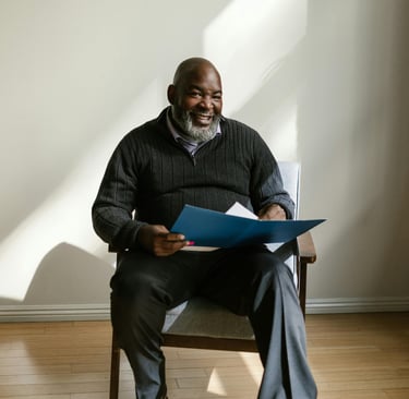 Online English lessons for seniors taught by an experienced teacher in a calm, supportive, and easy-