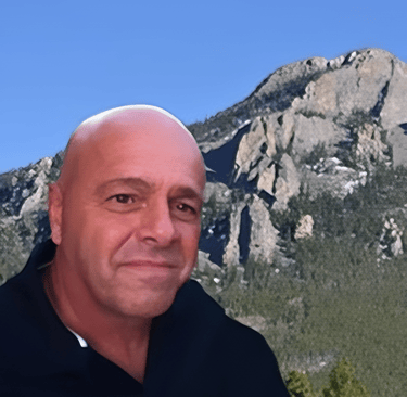 Profile photograph of wildlife and landscape artist Bill Langis