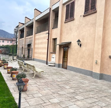 Tinteggiatura facciata con effetto decorativo velato mosso in stile europeo