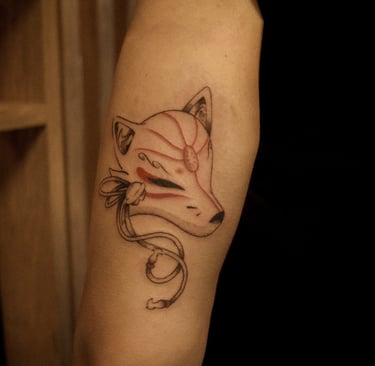 tatouage d'un masque japonais d'un renard, kitsune, Inari, par Minuit Tattoo