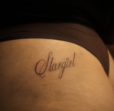 Tatouage écriture réalisé par Eva Ink Vlr