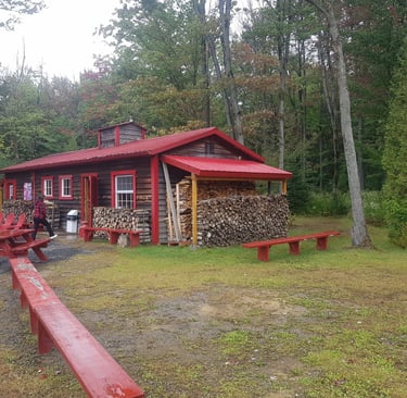 cabane-a-sucre-chez-danny-quebec-tire-erable