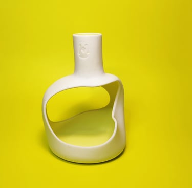 Sculpture "Onoma" blanche et jaune en porcelaine, d'Anthony Bortoluzzi