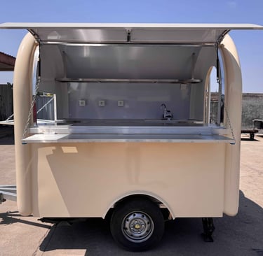 Foodtruck demi-rond TF-DM Classic couleur RAL ivoire clair, finition lisse, coque en fibre de verre et châssis galvanisé, cer
