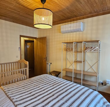 Casa do Mel - Quarto com arrumação e Ar Condicionado