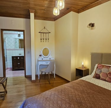 Casa do Mel - Quarto de casal confortável com Ar Condicionado