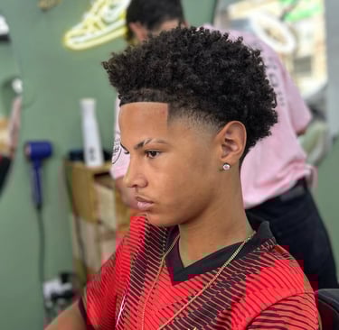 Fade-hiustenleikkaus osana modernia barbershop-tyyliä