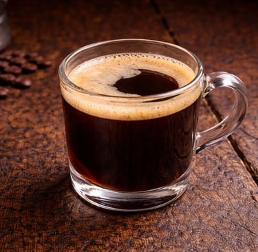 Caffè Americano servido quente com expresso