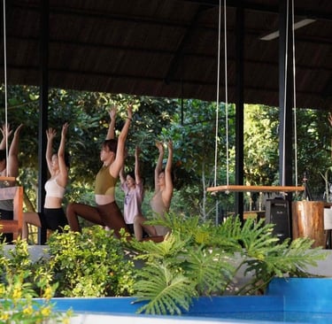 Séance de yoga lors d'un voyage détente organisé par l'expert du Vietnam