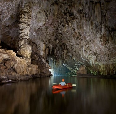Expédition à kayak dans la caverne de Phong Nha organisé par l'espert du Vietnam