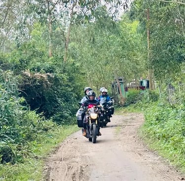 Tour à moto unique à travers le vietnam avec guide québécois