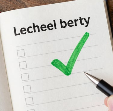 Cuaderno con casillas de verificación y una marca verde sobre la primera casilla.