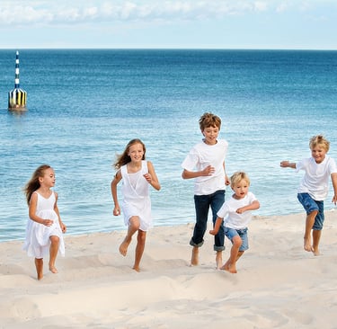 Natural family portrait photography by Perth family photographer Geoff Fisher