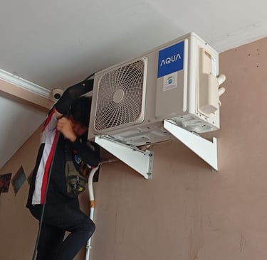 Lestari Teknik menyediakan layanan service AC, cuci AC, dan pasang AC panggilan untuk rumah, kos, ru