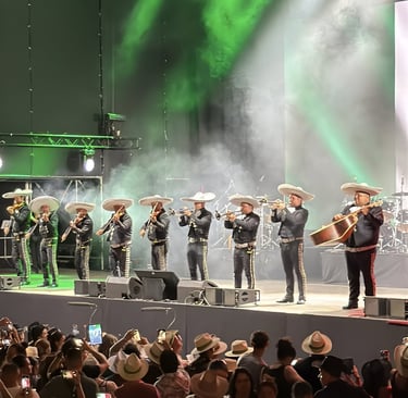 mariachi tradicional mexicano tocando en evento en Madrid