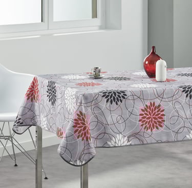 une table avec une nappe aux motifs de fleurs blanc et rouge