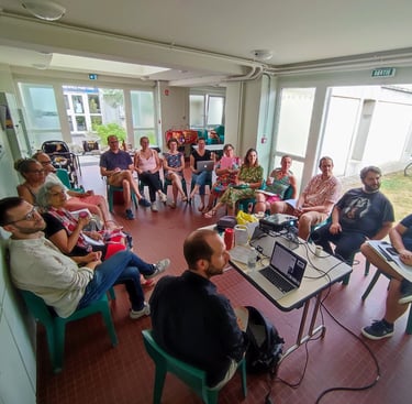Groupe de personens du collectif Tournon en Commun en formation démocratie participative