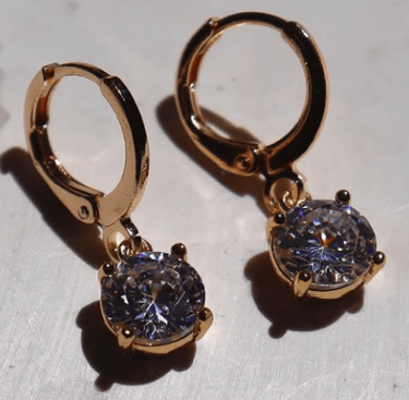 boucles d'oreilles brillantes