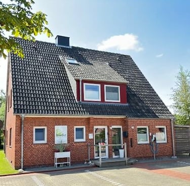 Hotel DunenNest - Hausansicht, Parkplatz