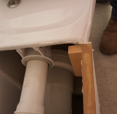 Leaking flush pipe