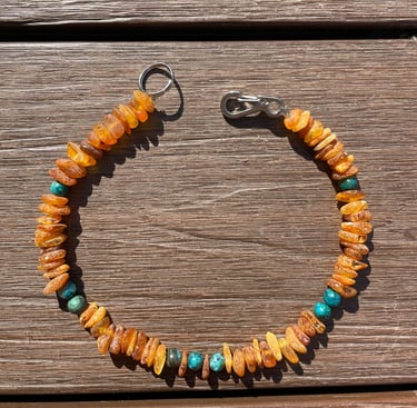 Zeckenhalsband aus rohem Bernstein und Chrysokollperlen