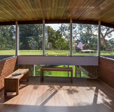 Mezanine casa sustentável  de tijolos ecológicos com telhado verde 