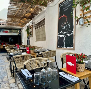 extérieure du restaurant Le Poisson Rouge à Cassis
