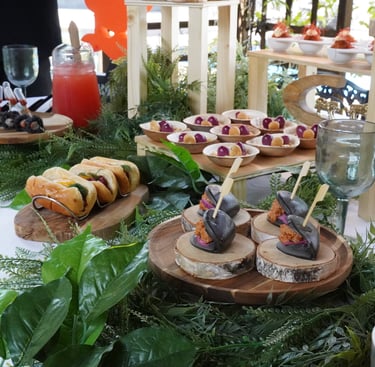 Xef cuinant una paella en directe per a un esdeveniment privat a Barcelona amb Rollo Privado.