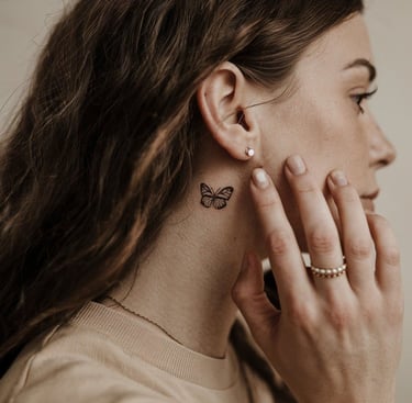 Tatuaje minimalista con líneas finas – tatuador en Valencia