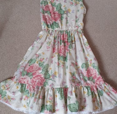 Vintage style dress with rose pattern