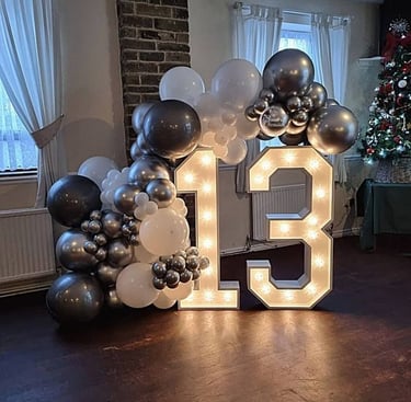 a large number of balloons and balloons are displayed in a room