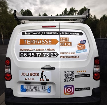 vehicule joli bois et sol