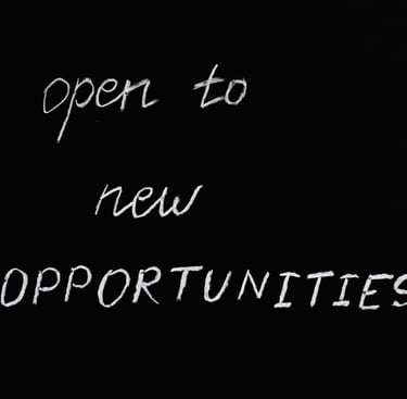 texto open to new opportunities sobre fondo negro