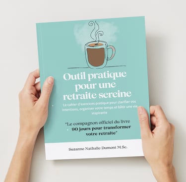 Couverture du cahier d'exercice tenu par une personne 