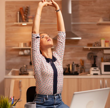 Pausa activa en home office para bienestar laboral y autocuidado