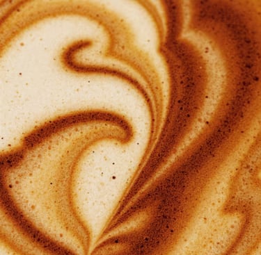 Cappuccino un latte dzērieni kafijas tirdzniecības automātā