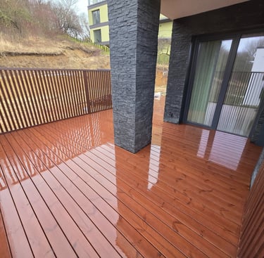 a wooden deck with a wooden decking area and a wooden deck