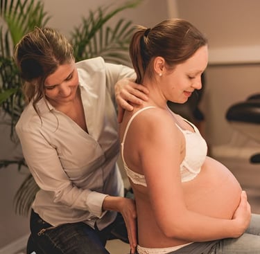 Kiropraktor på Nøtterøy behandler gravid kvinne for ryggplager, kiropraktor for gravide, kvinner og