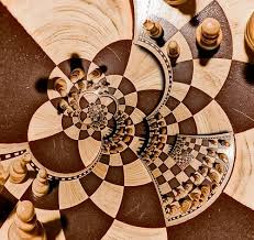Um tabuleiro com peças de xadrez em espiral numa imagem surrealista