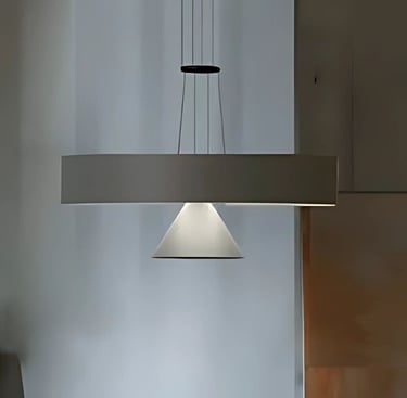 Lámpara suspendida KIMO con doble estructura horizontal en ambiente interior sofisticado