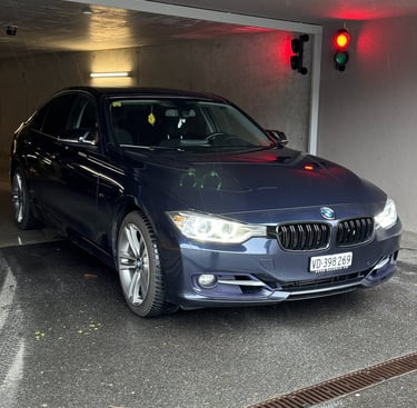 a car parked in a parking lot with a traffic light