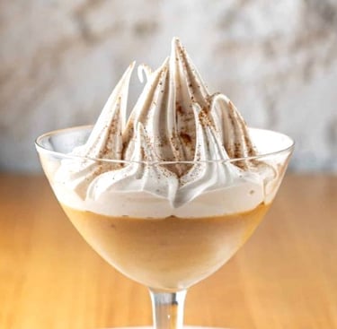 copa de vidrio postre suspiro de limeña