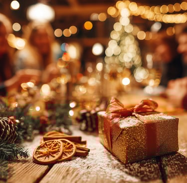 festin du sabbat de Yule entre amies, cadeaux, symboles de noël