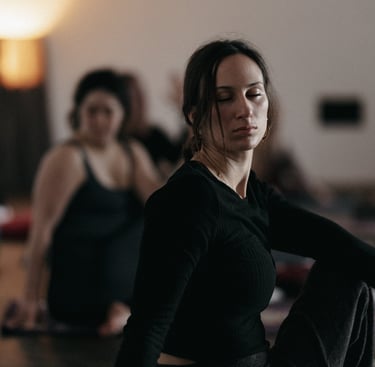 demi torsion assise yoga