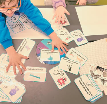 niño_y_niña_en_clase_emoziona2_educacion_especial