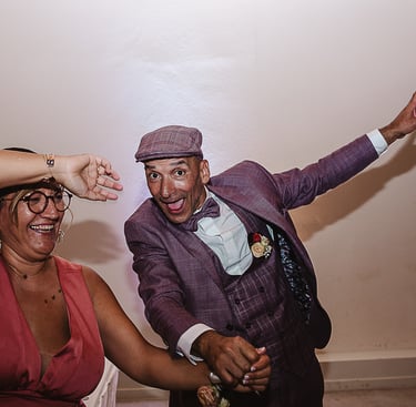 un couple qui danse à une fête de mariage à bordeaux